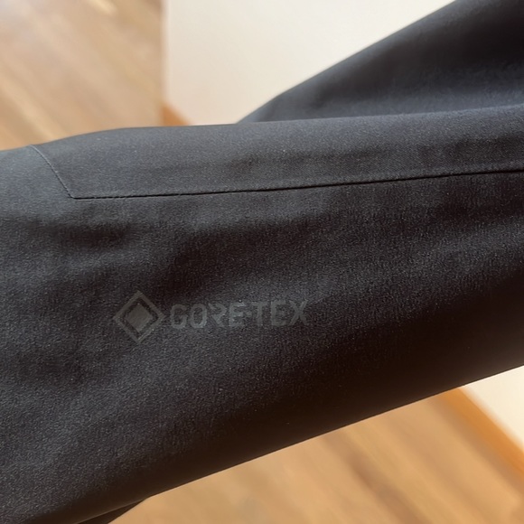 Arc’teryx Men’s Medium Jacket - Picture 3 of 6